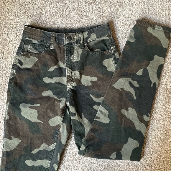 American Eagle Outfitters Pants - American Eagle corduroy camo pants
